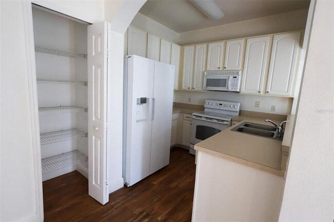 Building Photo - 16464 Cedar Crest Dr