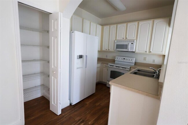 Foto del edificio - 16464 Cedar Crest Dr
