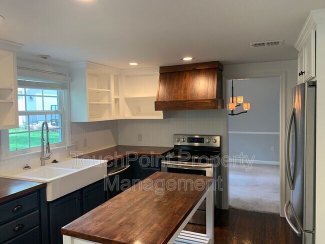 Foto del edificio - 7702 Surreywood Pl