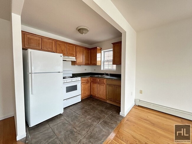 Building Photo - 3BR/2BA with TWO BALCONIES & Great Closet ...