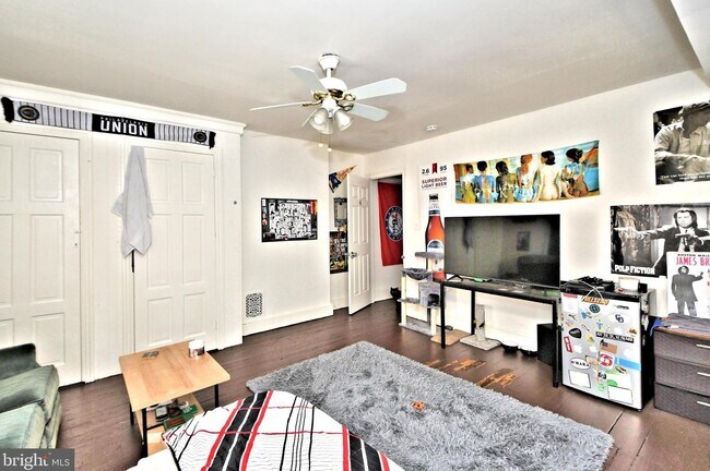 Foto del edificio - 1707 W Montgomery Ave