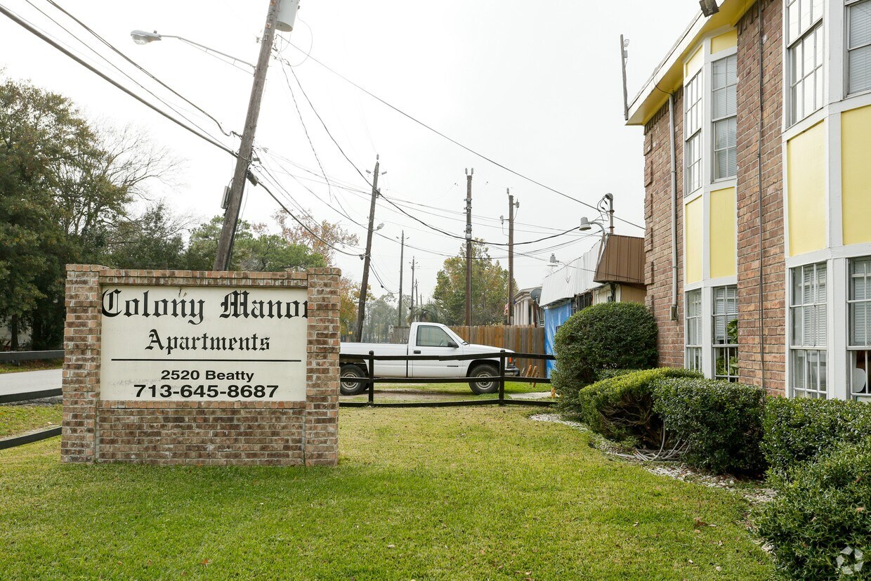 Foto del edificio - Colony Manor Gatehouse