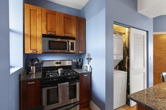 Building Photo - 2 bedroom in Chicago IL 60660