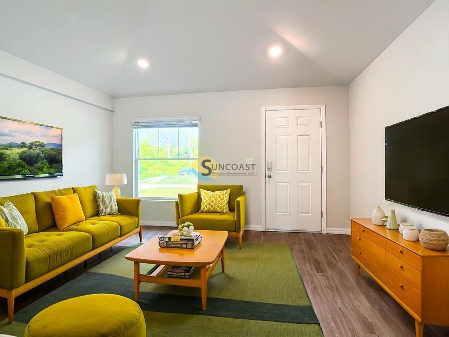 Foto principal - 27165 Washington St