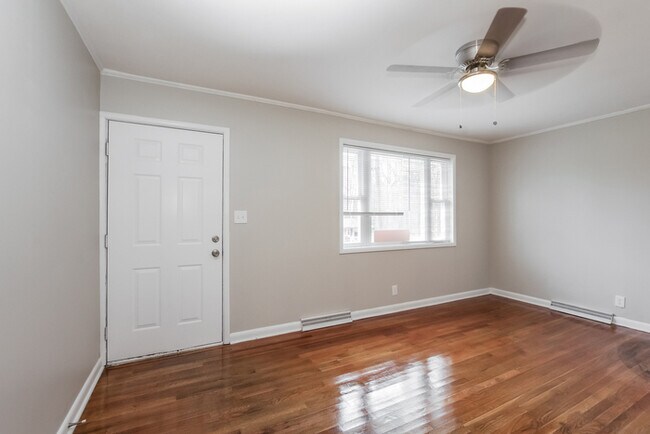 Building Photo - 2635 Skyland Dr