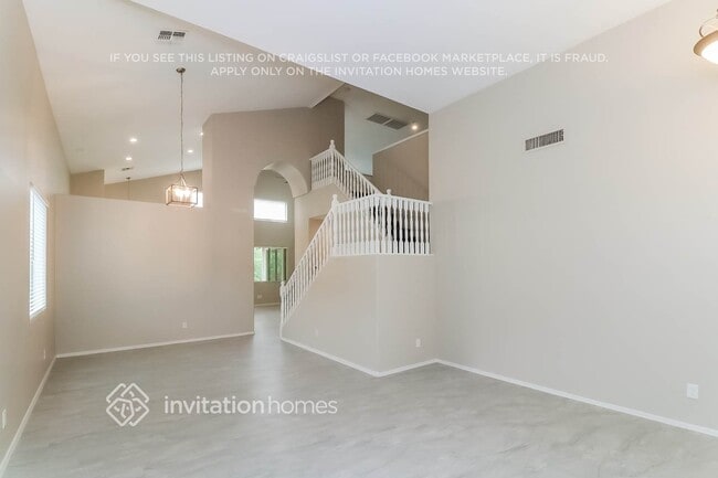 Foto del edificio - 8787 W Augusta Ave