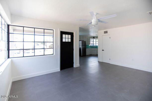 Building Photo - 37 E Linda Ln