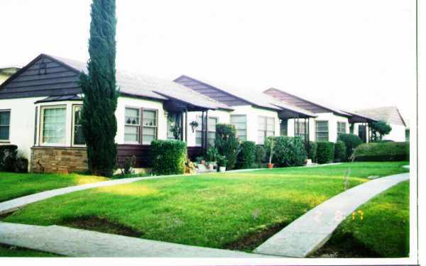 Primary Photo - Broadway Cottages