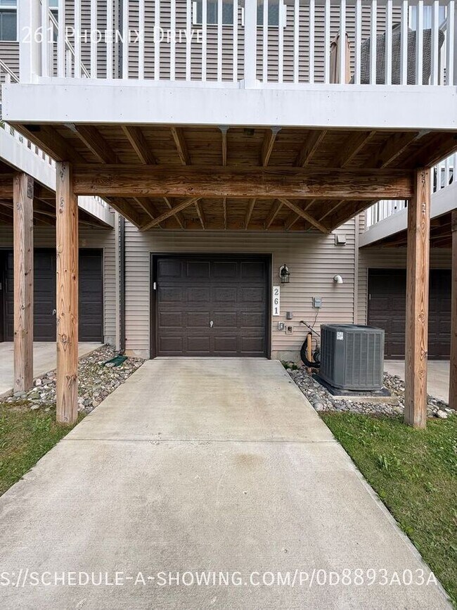 Building Photo - 261 Phoenix Dr