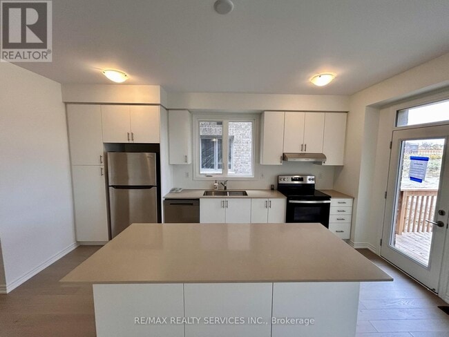 Building Photo - 8 Bridgeland Dr.