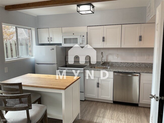 Building Photo - 2 br, 1.5 bath House - 3125 Colonial Way u...