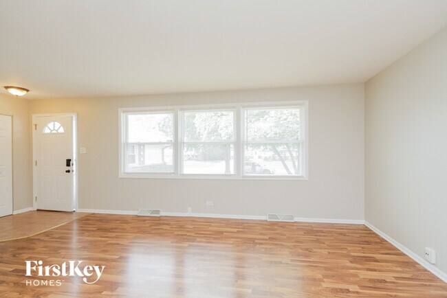 Foto del edificio - 17113 Elm Dr