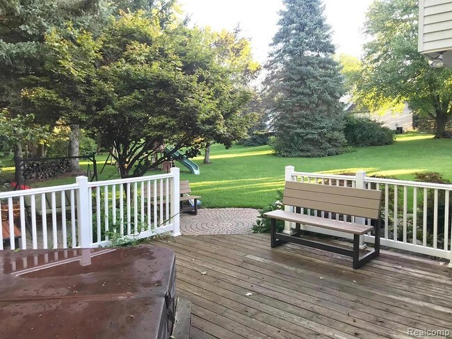 Foto del edificio - 4815 Ravinewood Dr