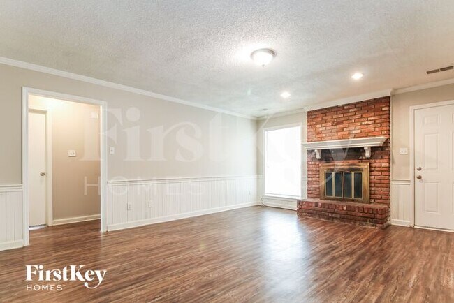 Building Photo - 6894 Rockbrook Dr