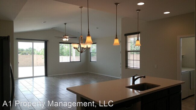 Foto del edificio - 2 br, 2 bath House - 6243 Goldfinch Drive