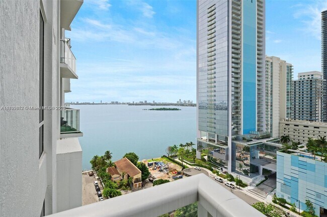 Foto del edificio - 601 NE 27th St