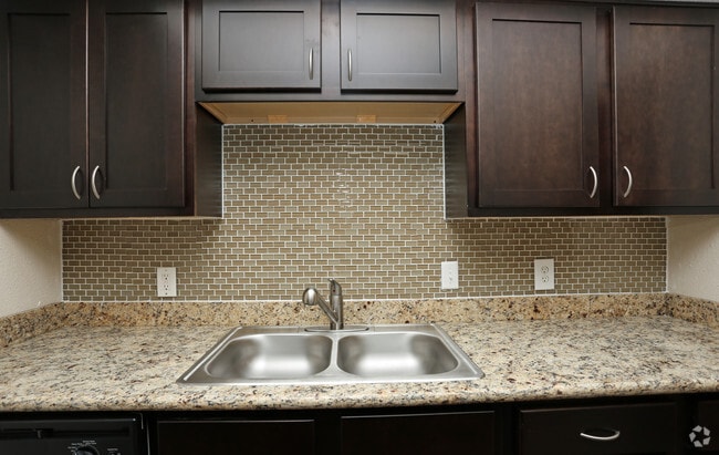 Kitchen - Castlewood Apartments