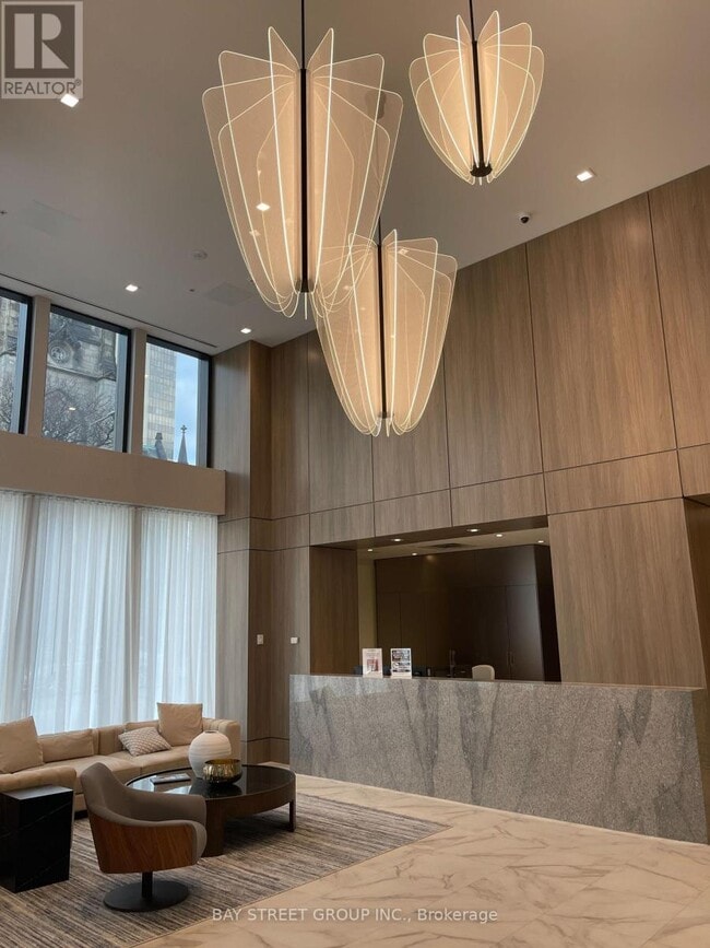 Building Photo - 75 James St S