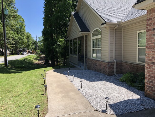 Building Photo - 47 Buckingham Dr