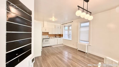 Building Photo - 115 Close Av