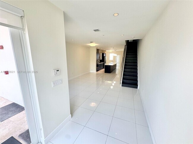Foto del edificio - 6415 NW 102nd Path
