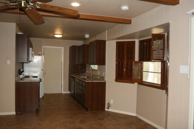 Building Photo - For Rent Near Castle Hills! 3 Bedroom/2 Ba...