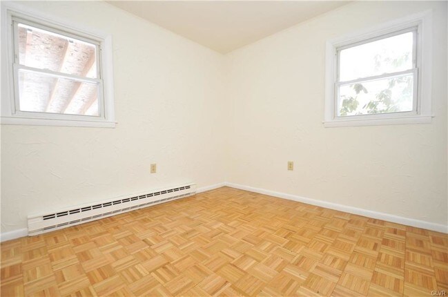 Foto del edificio - 1065 Clover Rd S