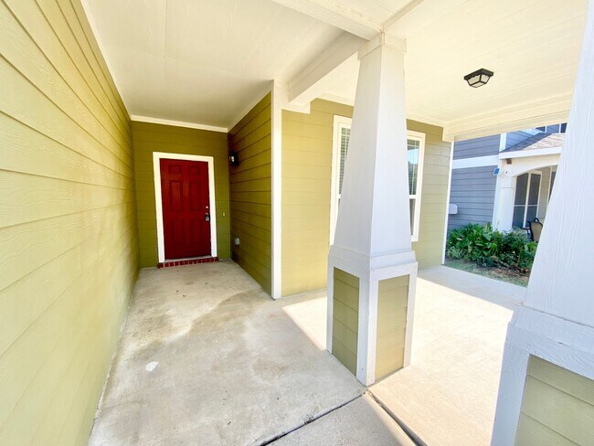 Building Photo - 2 WEEKS FREE!!! Resort Living in Providenc...