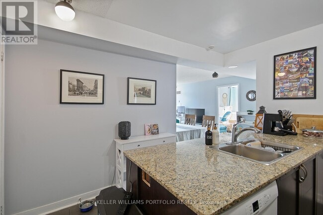Photo du bâtiment - 816-1816 Lansdowne Ave