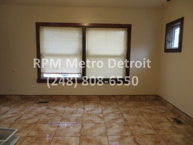 Building Photo - BEAUTIFUL 2 FAMILY HOME