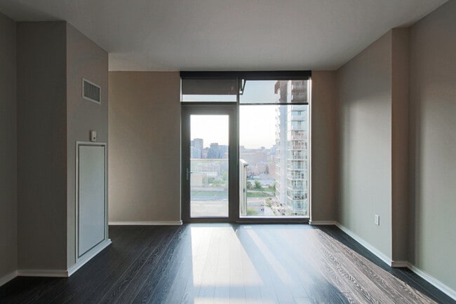 Building Photo - 125 N Des Plaines St