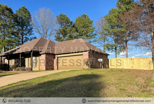 Building Photo - 116 Cedar Green Dr
