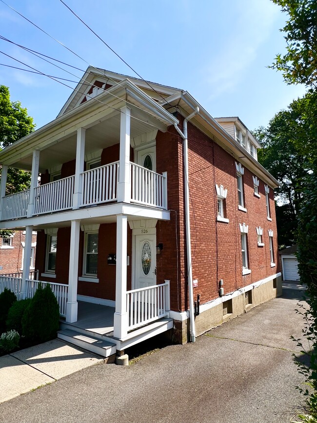 Building Photo - 526 High St