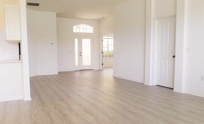 Foto del edificio - 1348 Featherbed Ln