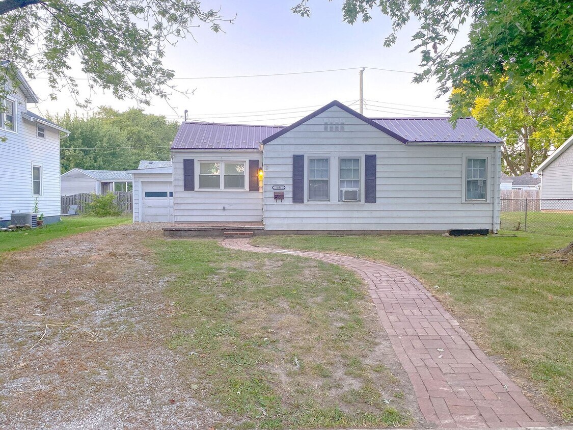Primary Photo - 2 bedroom 1 bath home