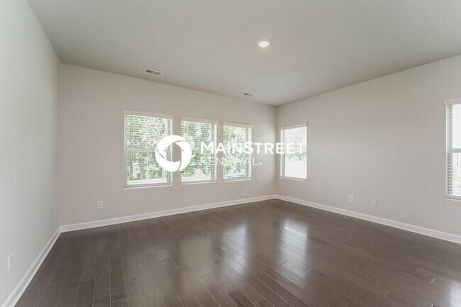 Foto del edificio - 3 Bedroom Pet-Friendly Home in Charlotte, NC with Main Street Renewal