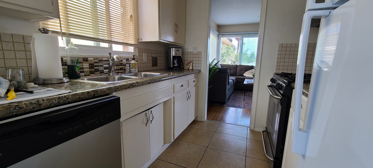 Stocked ktchn with dishwasher - 1444 Pacific Beach Dr