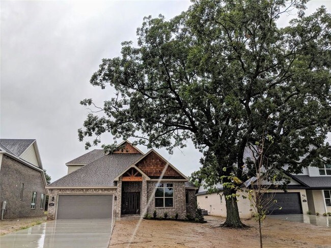 Building Photo - 607 McClain Rd