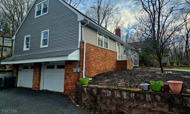 Foto del edificio - 49 Fayson Lakes Rd