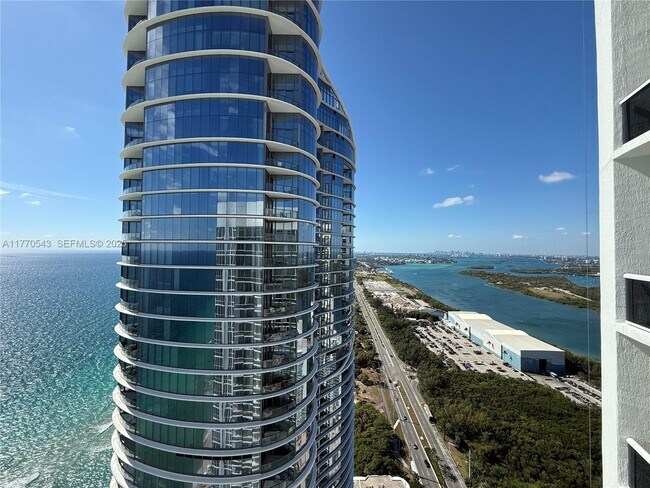 Building Photo - 15811 Collins Ave