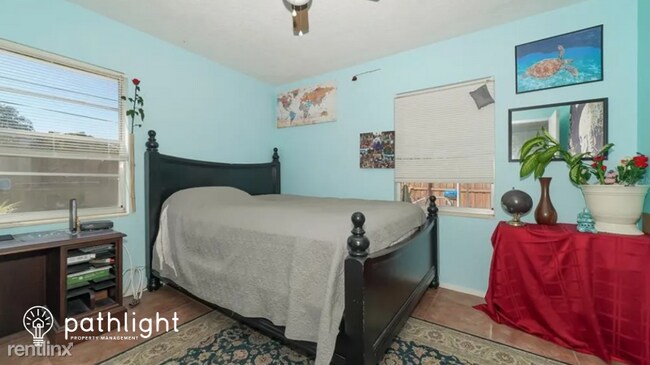 Building Photo - 3 br, 1 bath House - 2714 21st St W UNIT
