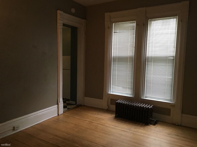 Building Photo - 2 br, 1 bath  - 442 Fountain St NE Apt 2