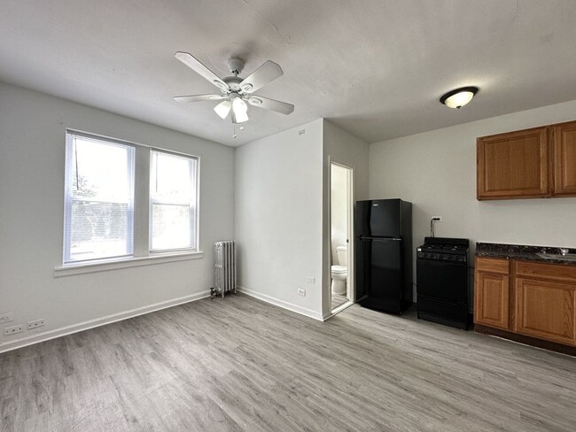 Foto del edificio - 5710 N Winthrop Ave