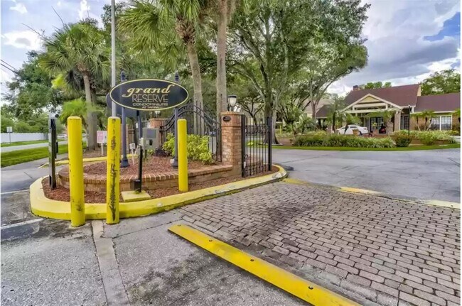 Foto del edificio - 8752 Mallard Reserve Dr