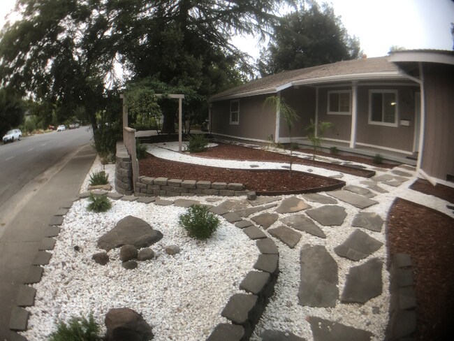 Foto del edificio - 906 Sycamore Ln