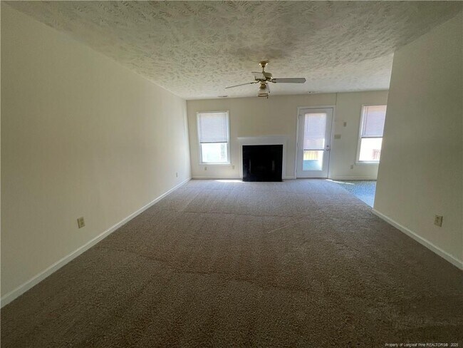 Foto del edificio - 2150 Skyview Dr