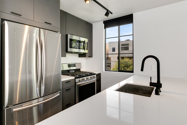 Building Photo - 3602 Dunn Dr