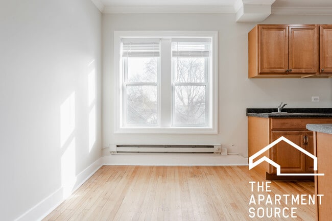 Foto del edificio - 3814 N Greenview Ave