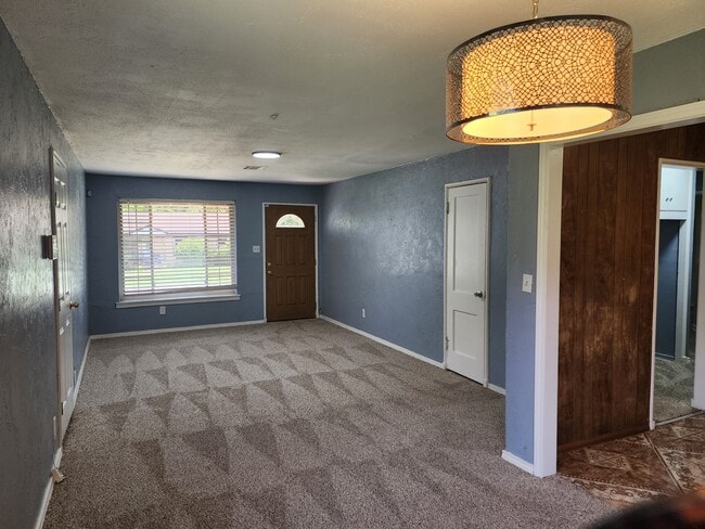 Building Photo - 4213 N Lottie Ave