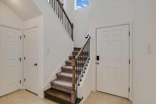 Foto del edificio - "Spacious 4-Bed, 3-Bath Manor Gem on Meachum Lane - 2487 Sq Ft of Comfort!"